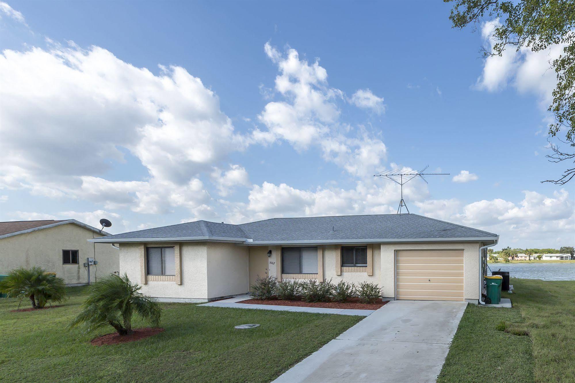 Lilsis By The Lake Port Charlotte Exterior foto