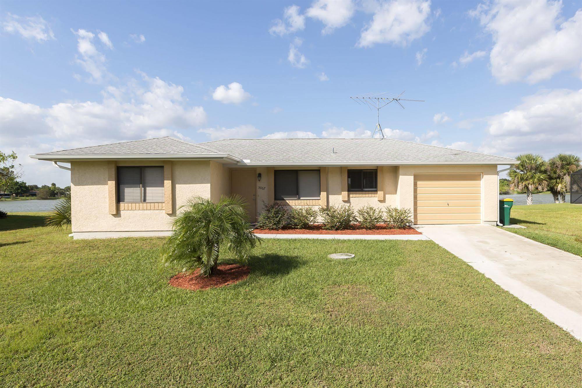 Lilsis By The Lake Port Charlotte Exterior foto